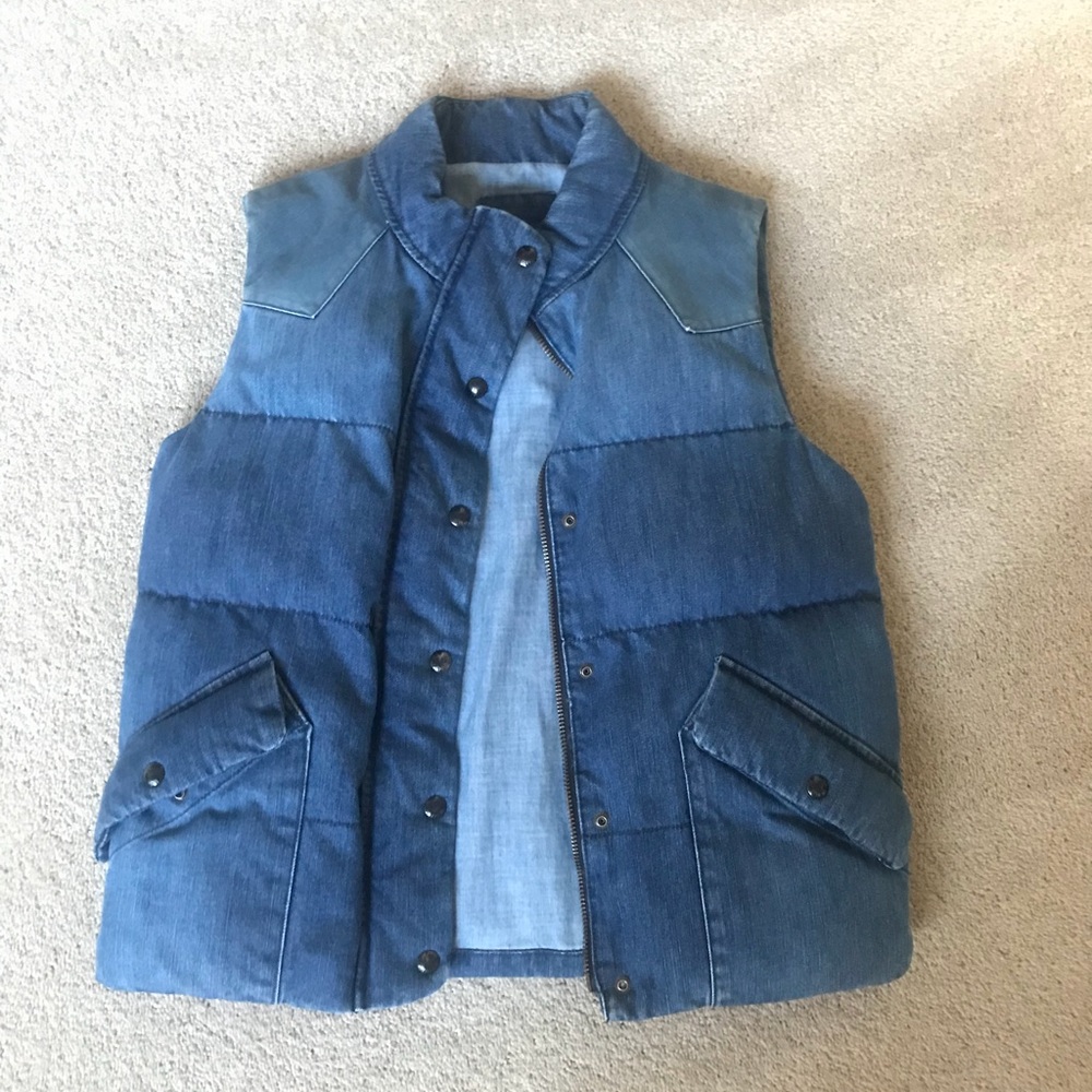 GAP Denim Puffer Vest: NEW WITHOUT TAGS: Medium